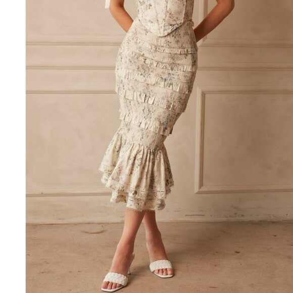 NWT V. CHAPMAN LINNEA SMOCKED RUFFLE TIER MIDI SKIRT IN BLUE BOUQUET PRINT 00 - Picture 1 of 8